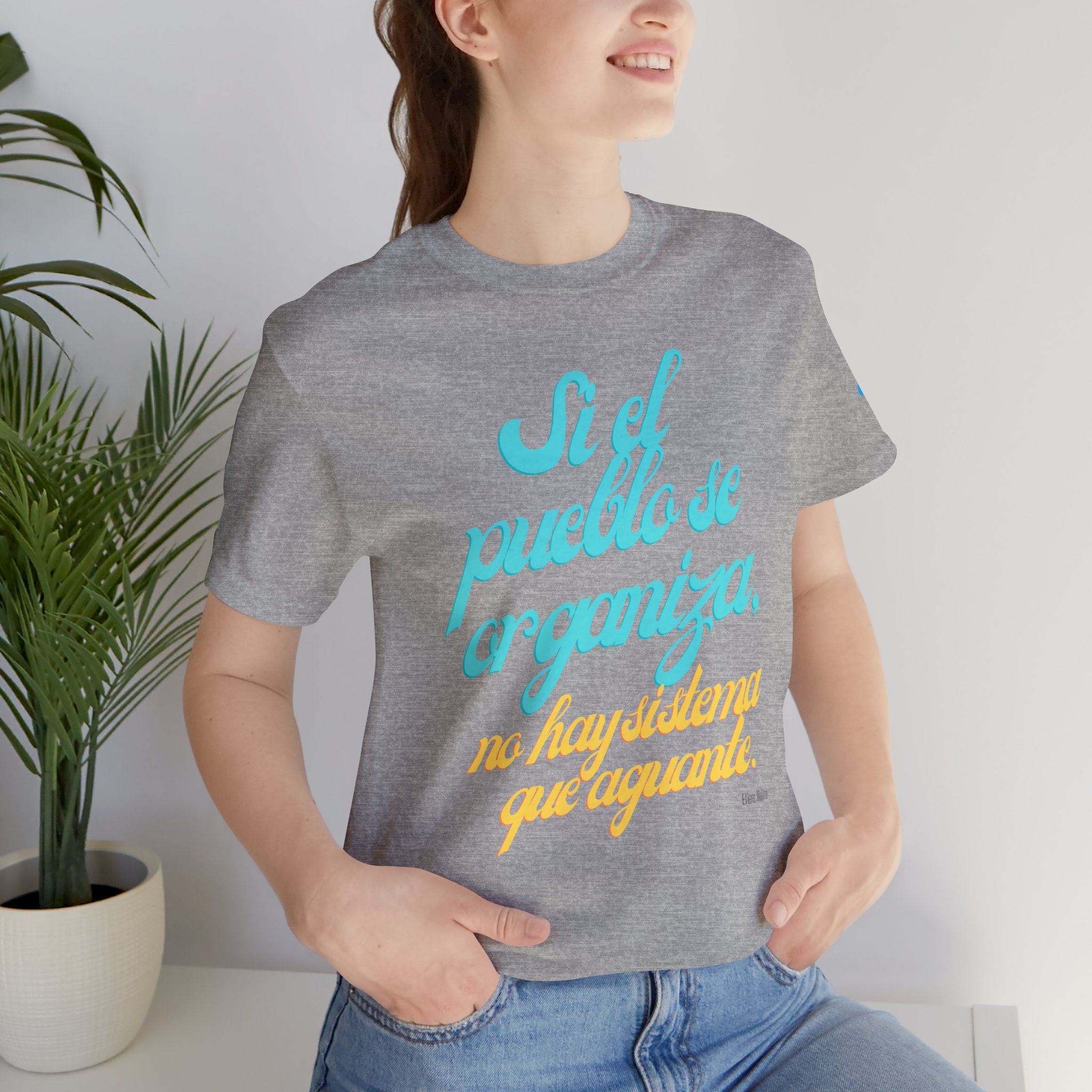 Spanish Script Tee  “Si el pueblo se organiza” Graphic T-Shirt