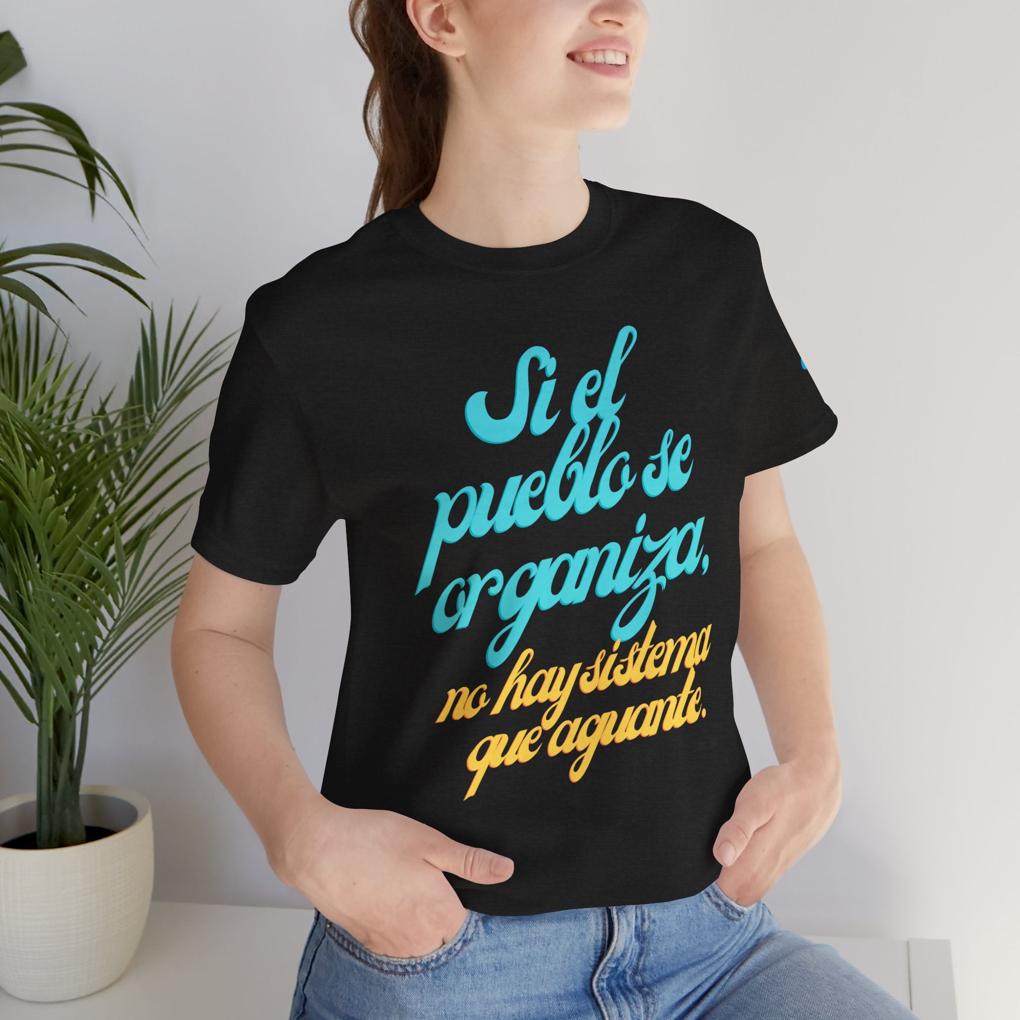 Spanish Script Tee  “Si el pueblo se organiza” Graphic T-Shirt