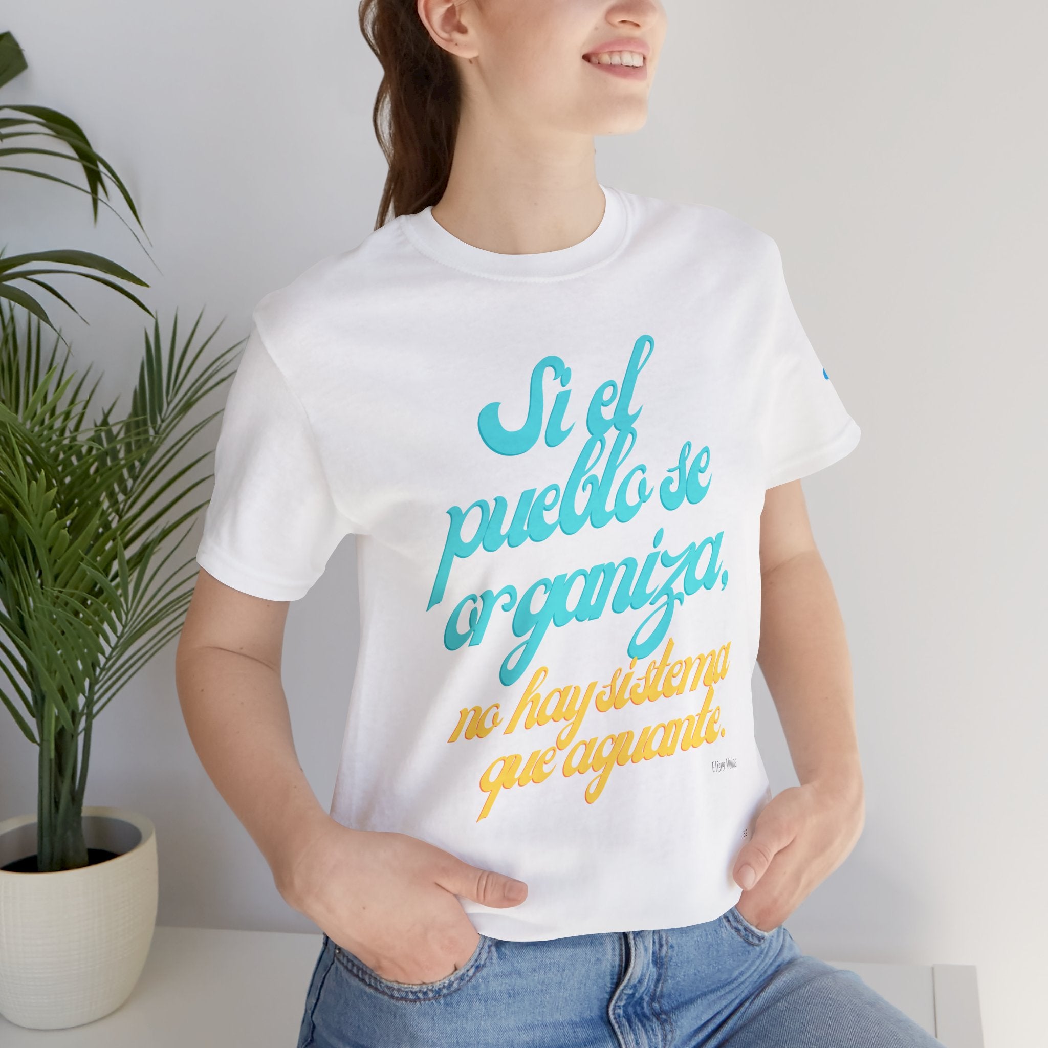 Spanish Script Tee  “Si el pueblo se organiza” Graphic T-Shirt