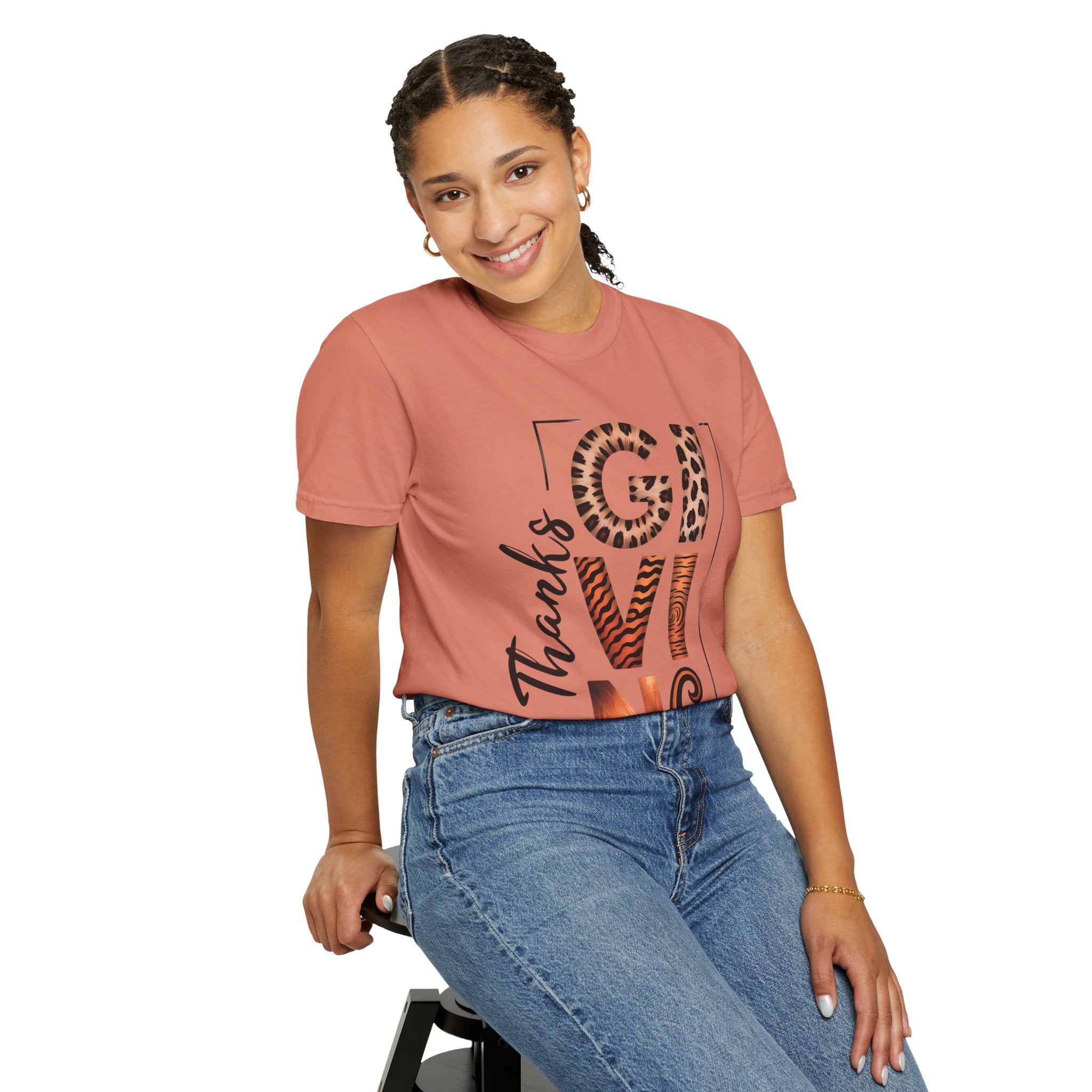 Fall T-Shirts and Sweatshirts Collection Giving Thanks T-Shirt Thanksgiving Graphic Tee with Leopard & Wood Pattern Letters