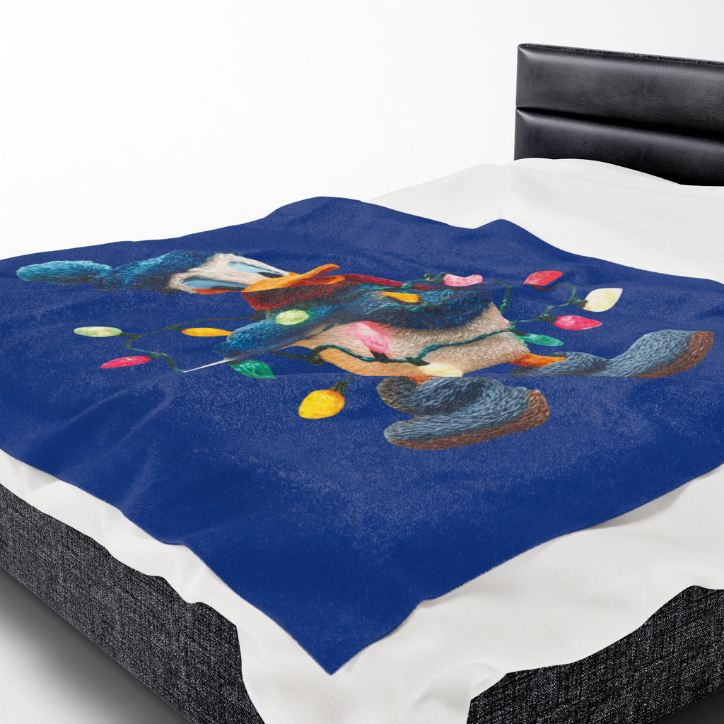 Donald Duck Holiday Plush Blanket  Festive Christmas Lights Velveteen Throw