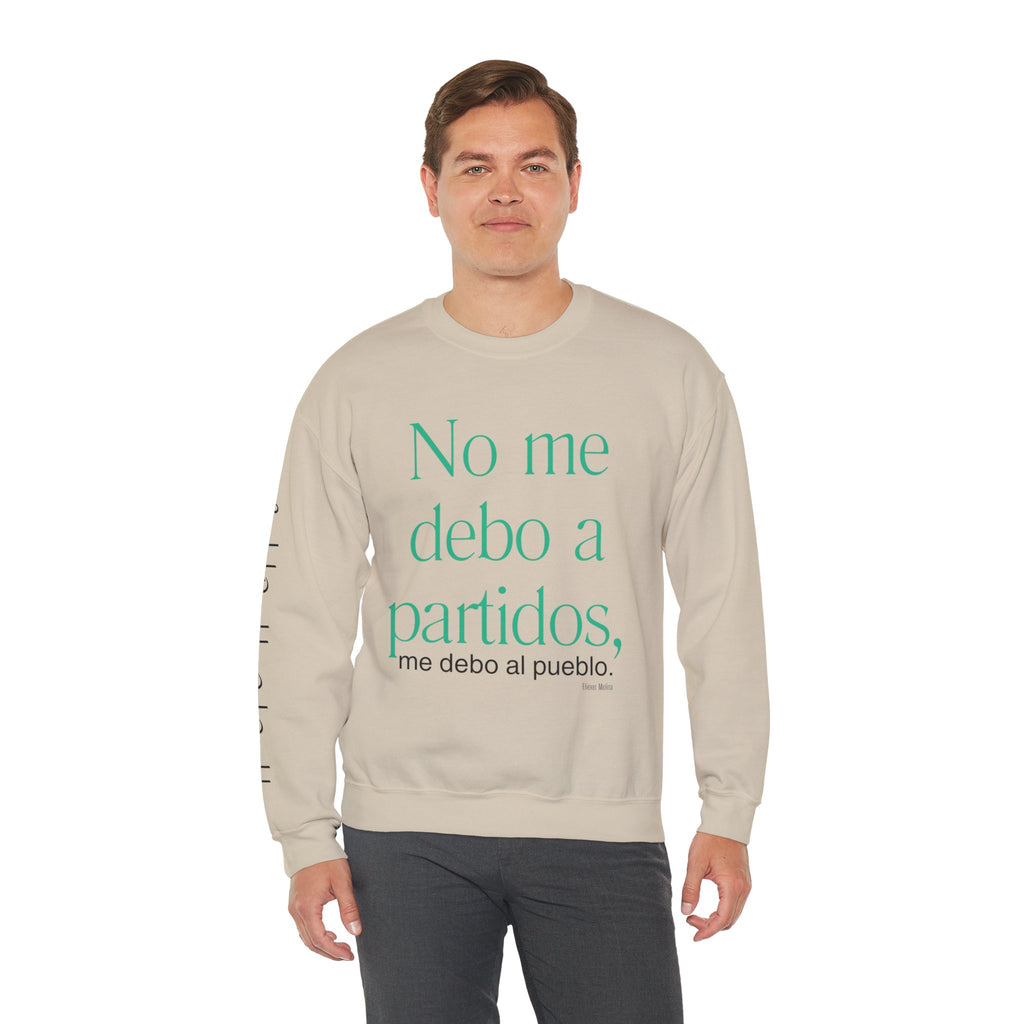 Crewneck Sweatshirt  “No me debo a partidos, me debo al pueblo” Spanish Political Statement