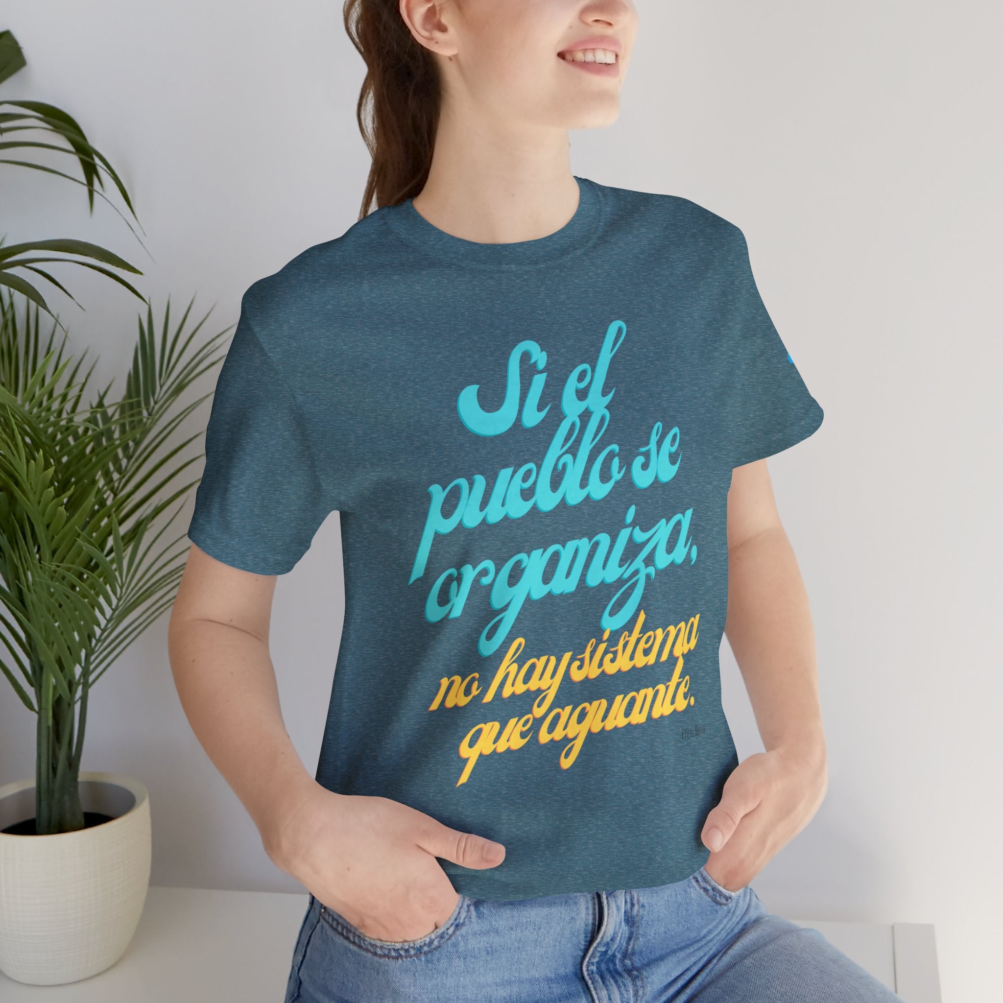 Spanish Script Tee  “Si el pueblo se organiza” Graphic T-Shirt