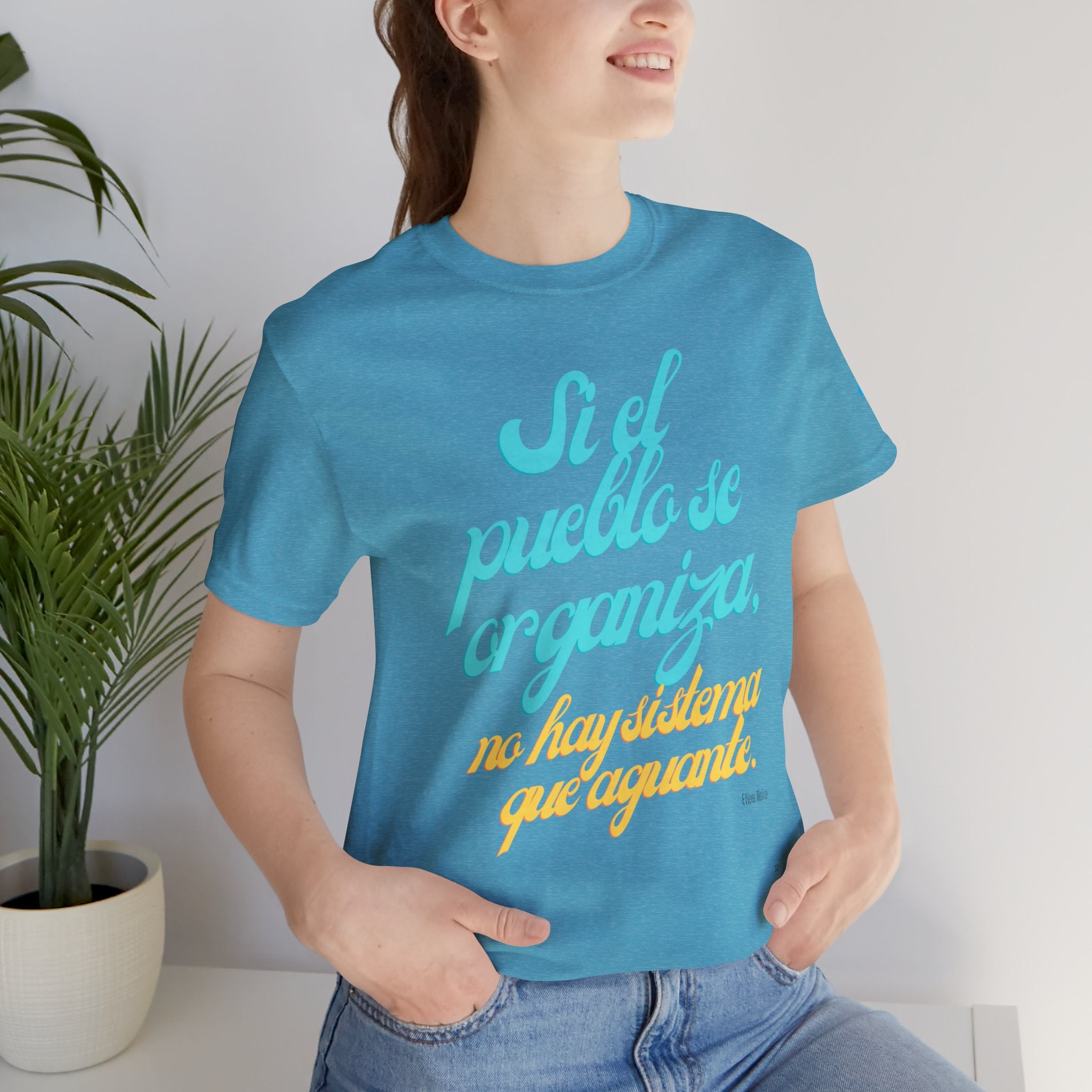 Spanish Script Tee  “Si el pueblo se organiza” Graphic T-Shirt