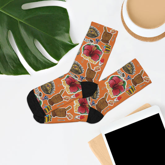 Navidad en Puerto Rico Travel Sticker Crew Socks — Bright Orange Vintage Passport & Hibiscus Pattern