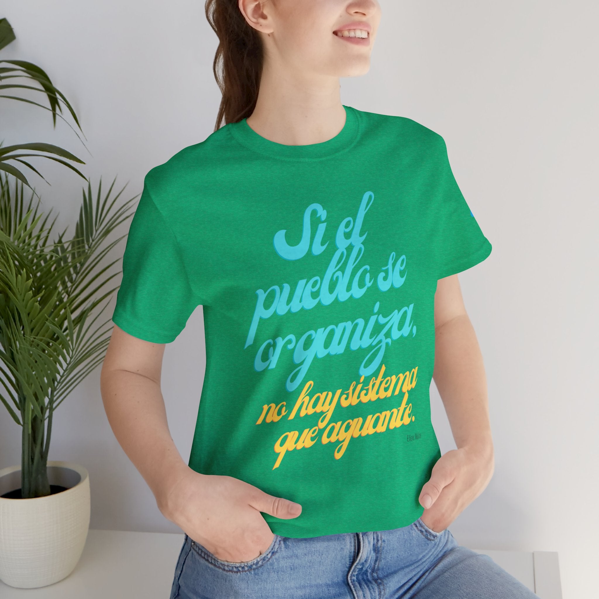 Spanish Script Tee  “Si el pueblo se organiza” Graphic T-Shirt