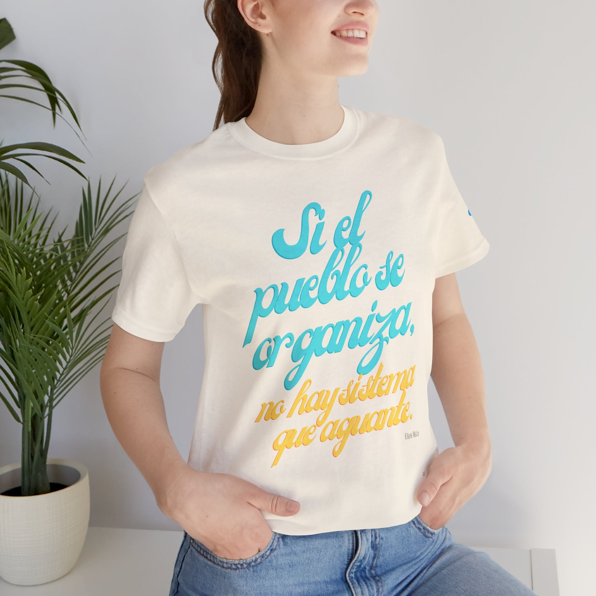 Spanish Script Tee  “Si el pueblo se organiza” Graphic T-Shirt