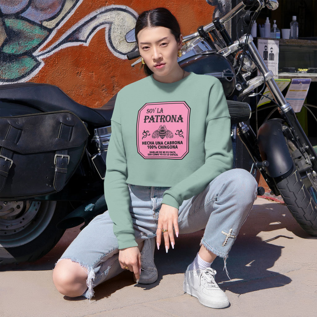 Cropped Sweatshirt “Soy La Patrona” Pink Graphic Amor Familiar Minimalista