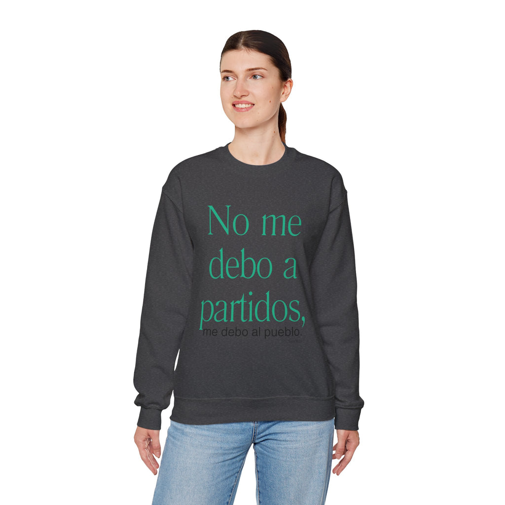 Crewneck Sweatshirt  “No me debo a partidos, me debo al pueblo” Spanish Political Statement