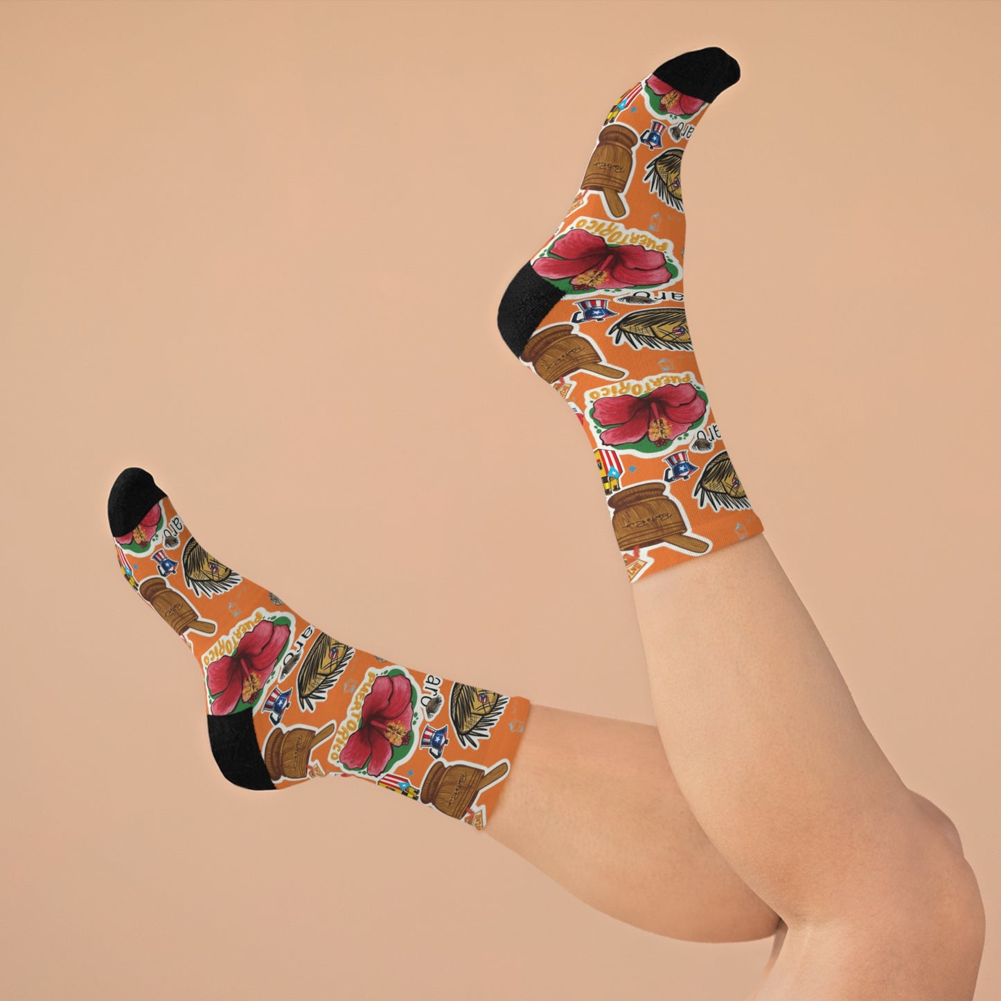 Navidad en Puerto Rico Travel Sticker Crew Socks — Bright Orange Vintage Passport & Hibiscus Pattern