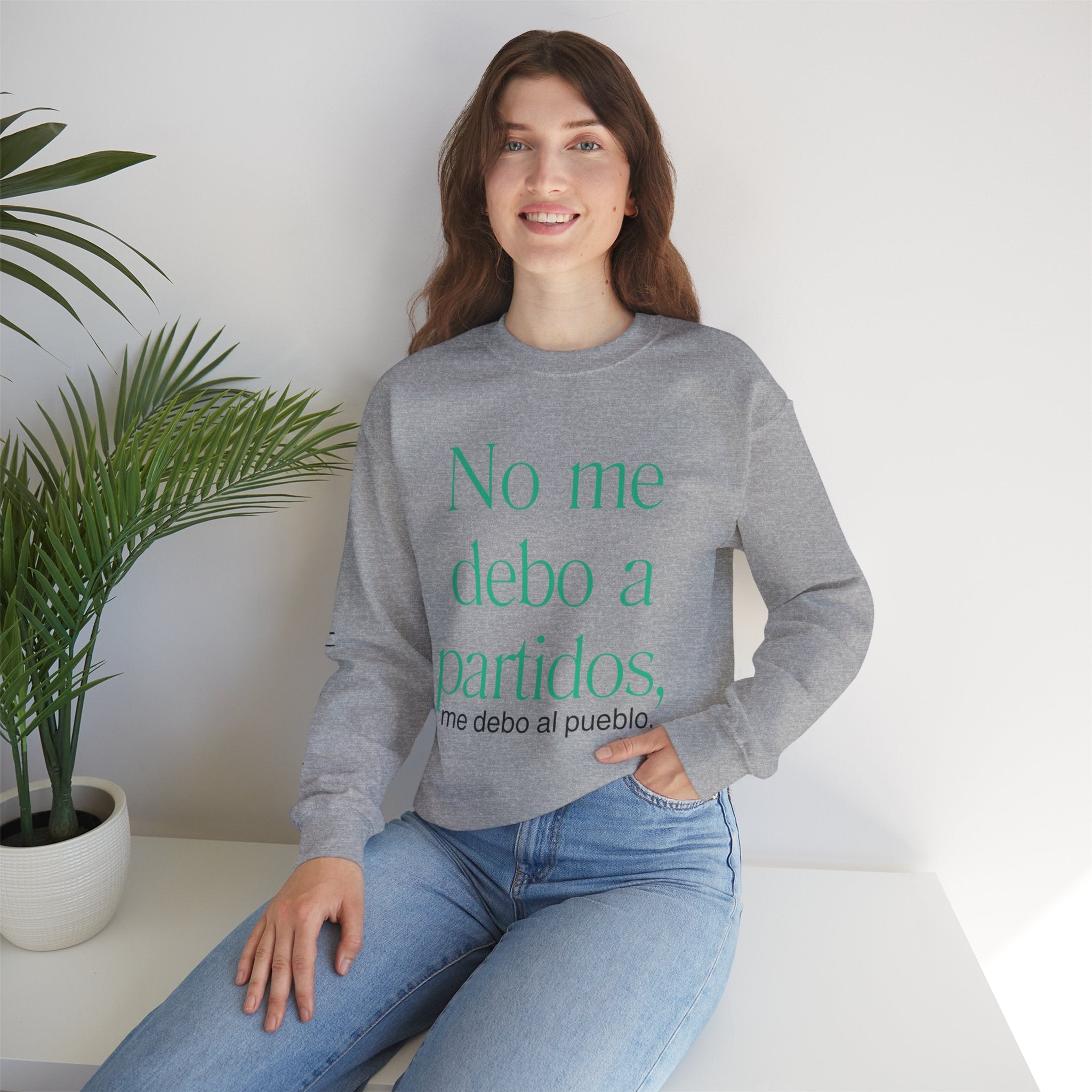 Crewneck Sweatshirt  “No me debo a partidos, me debo al pueblo” Spanish Political Statement