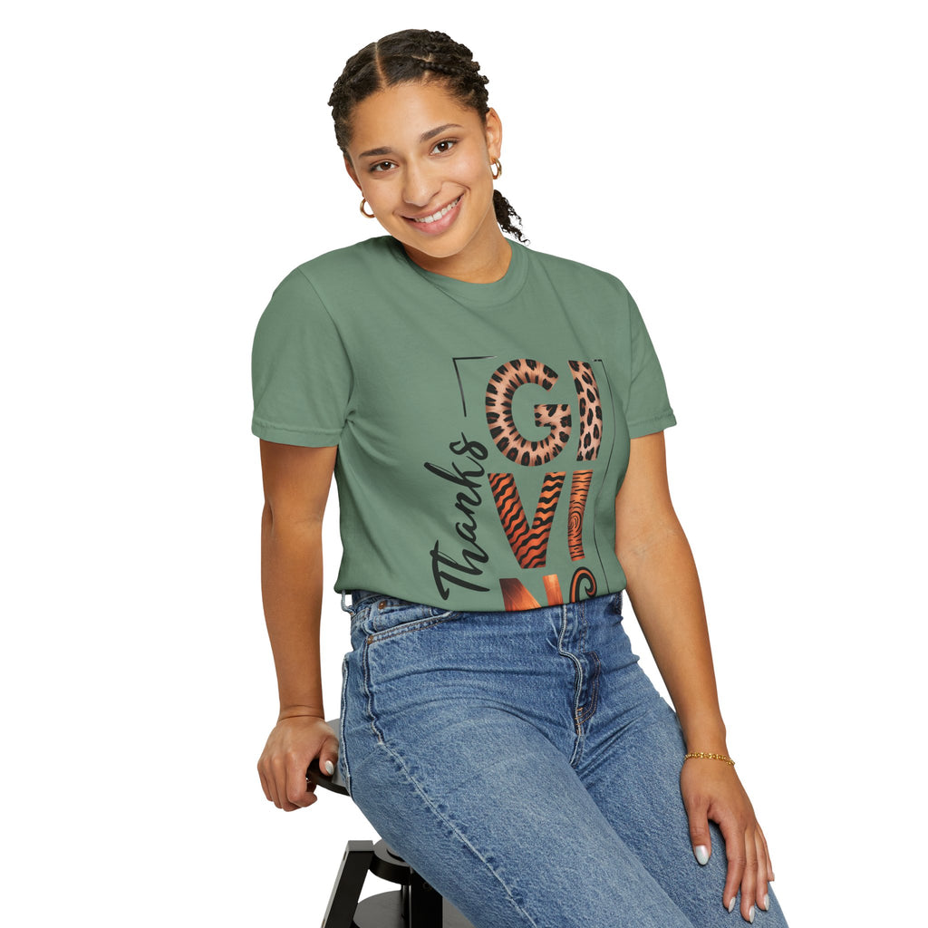 Fall T-Shirts and Sweatshirts Collection Giving Thanks T-Shirt Thanksgiving Graphic Tee with Leopard & Wood Pattern Letters