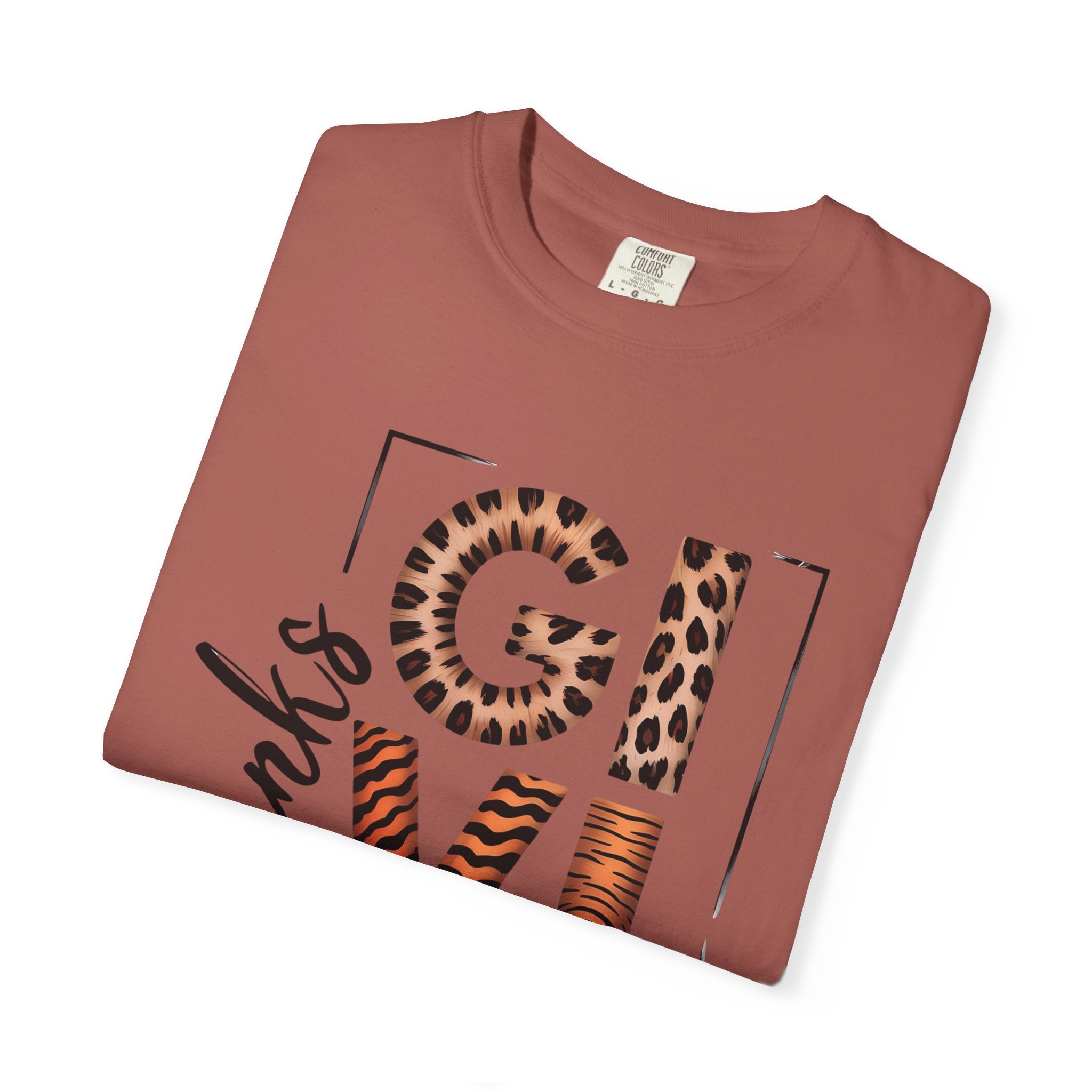 Fall T-Shirts and Sweatshirts Collection Giving Thanks T-Shirt Thanksgiving Graphic Tee with Leopard & Wood Pattern Letters