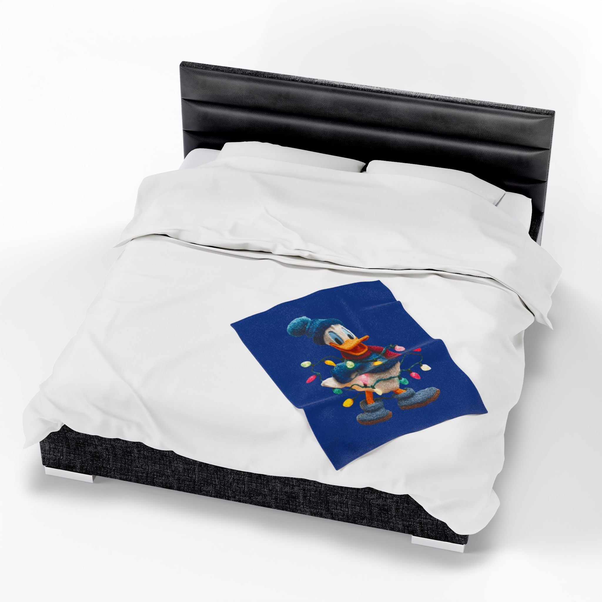 Donald Duck Holiday Plush Blanket  Festive Christmas Lights Velveteen Throw