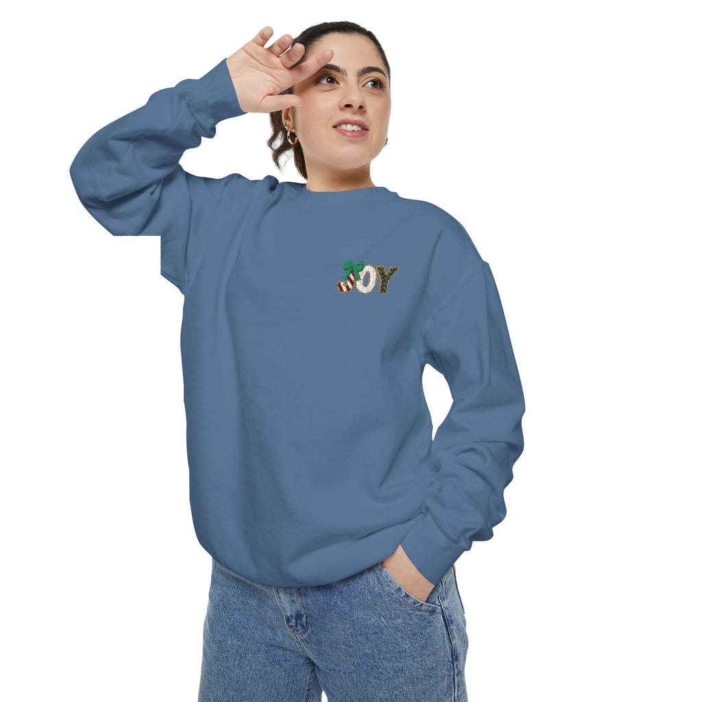 JOY Floral Crewneck Sweatshirt — Holiday Botanical Graphic Christmas T-Shirt & Sweater