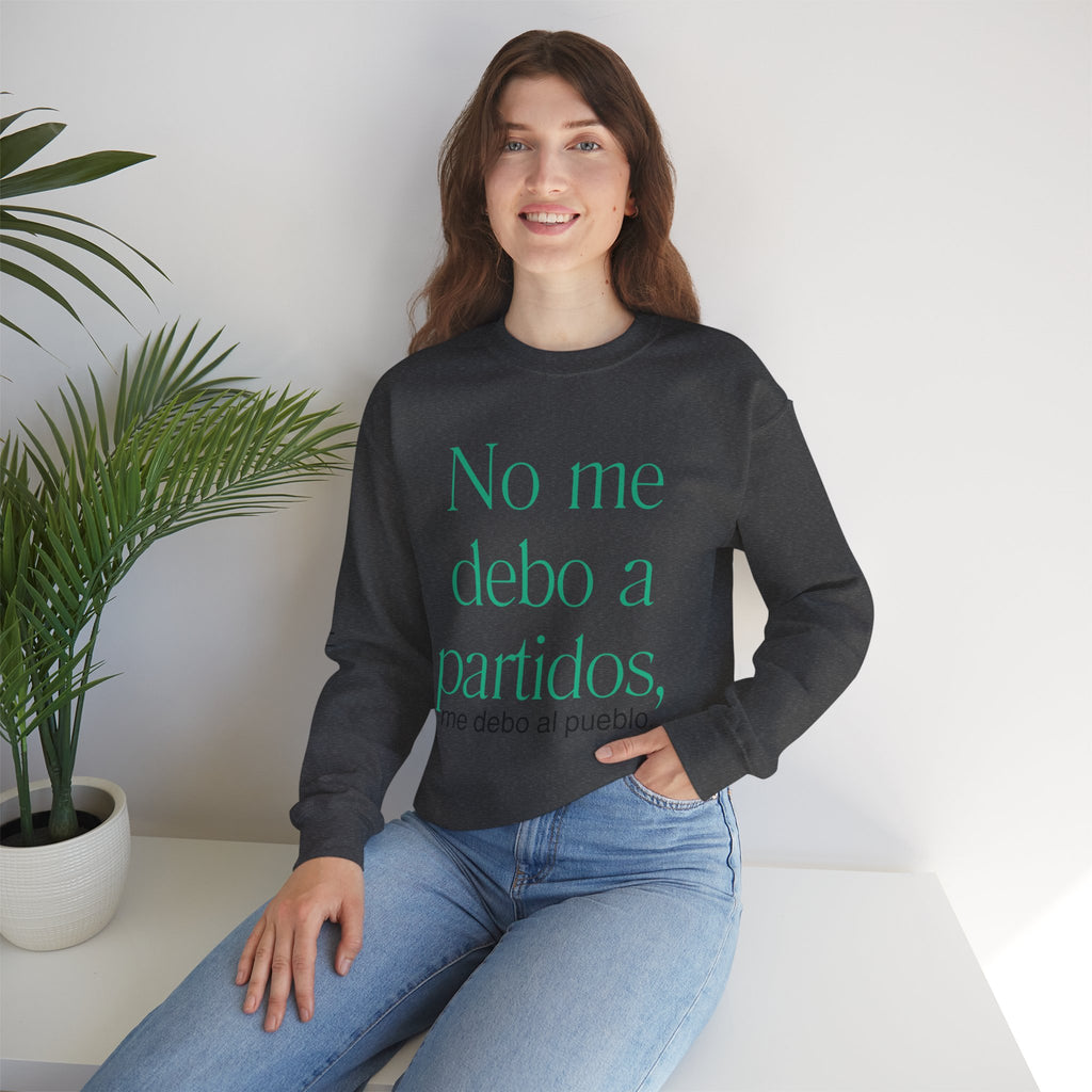 Crewneck Sweatshirt  “No me debo a partidos, me debo al pueblo” Spanish Political Statement