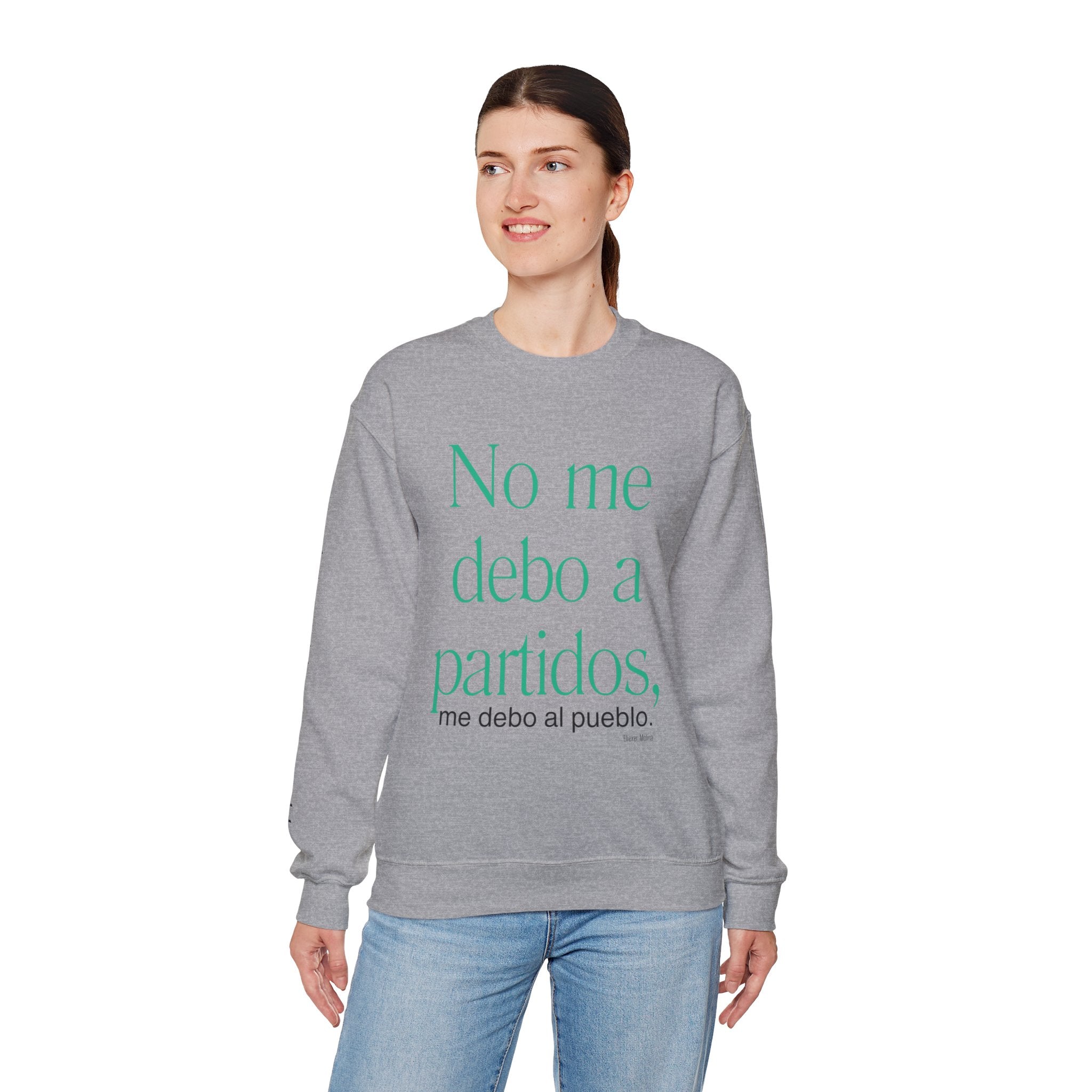 Crewneck Sweatshirt  “No me debo a partidos, me debo al pueblo” Spanish Political Statement