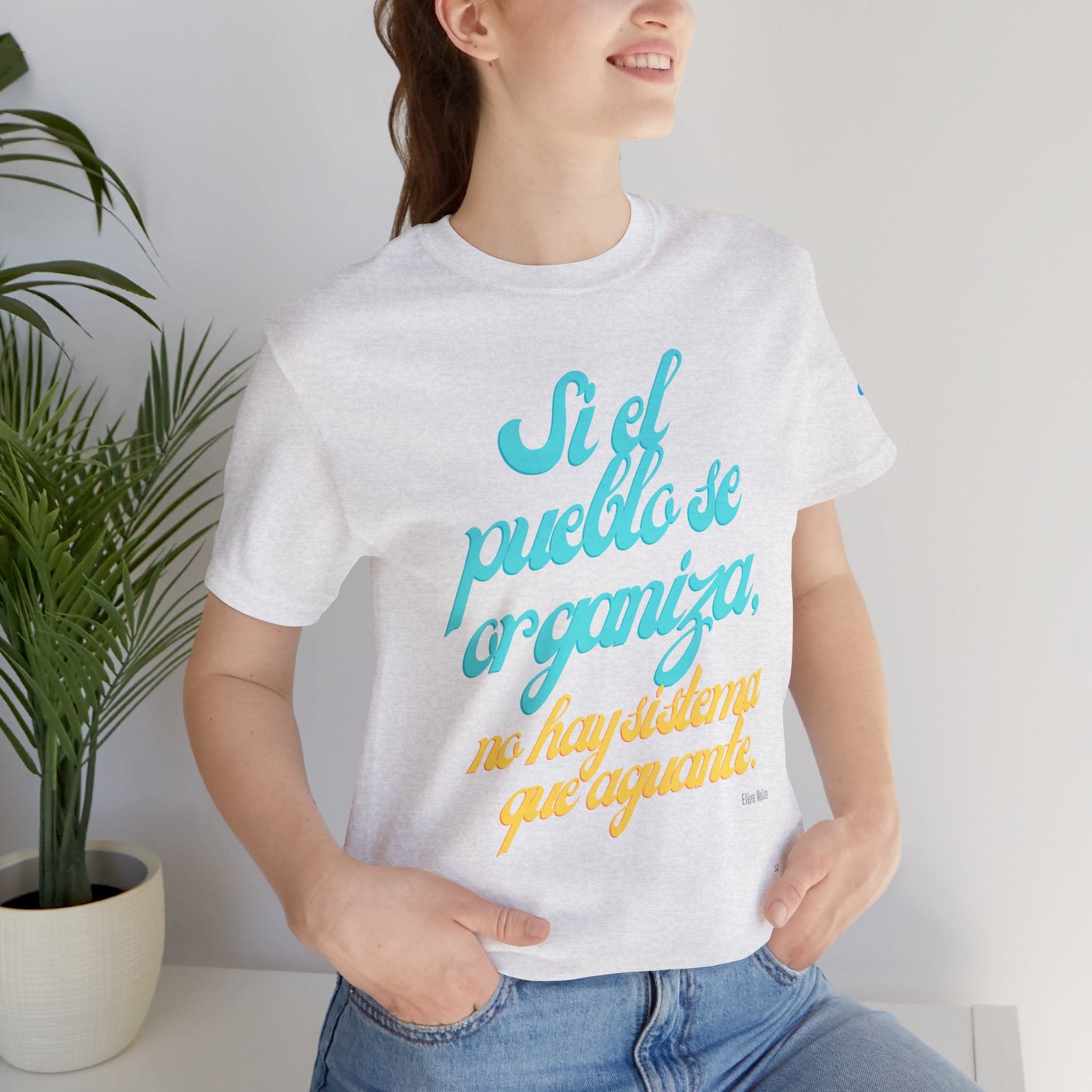 Spanish Script Tee  “Si el pueblo se organiza” Graphic T-Shirt