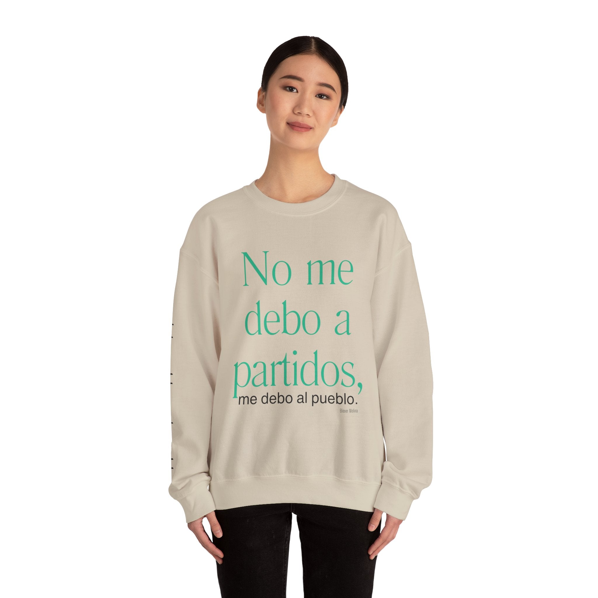 Crewneck Sweatshirt  “No me debo a partidos, me debo al pueblo” Spanish Political Statement