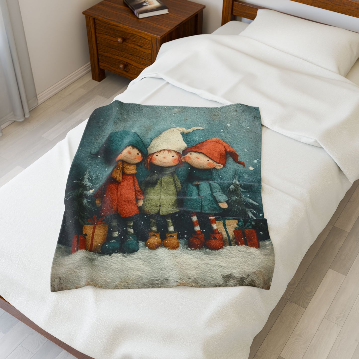 Christmas Elf Trio Velveteen Plush Blanket – Cozy Holiday Kids Throw