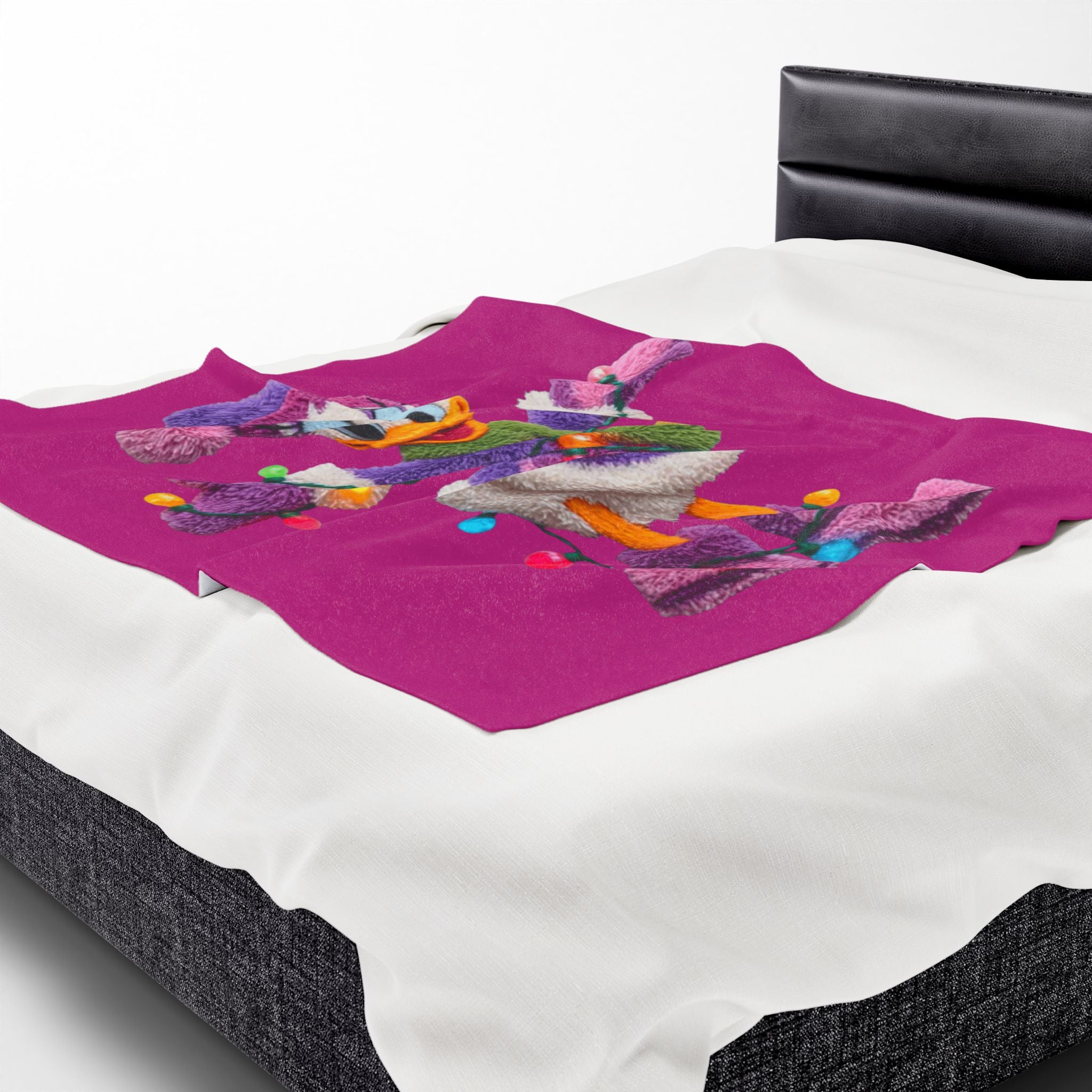 Daisy Duck Holiday Velveteen Plush Blanket — Cozy Christmas Lights Throw for Kids & Fans