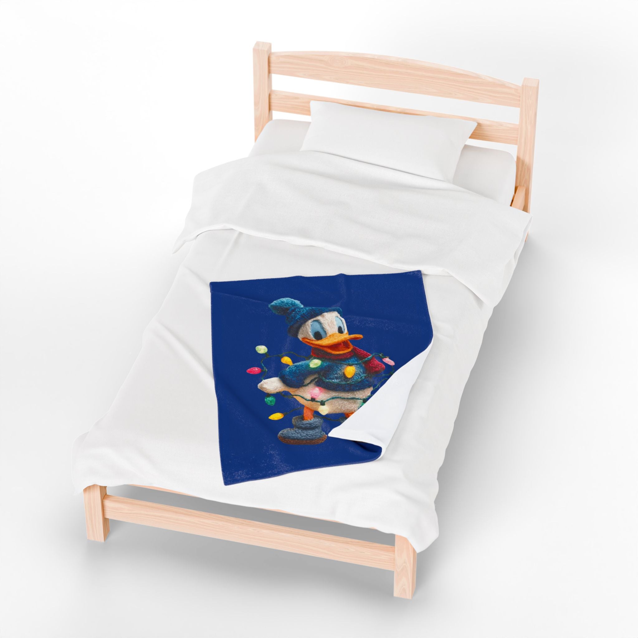 Donald Duck Holiday Plush Blanket  Festive Christmas Lights Velveteen Throw