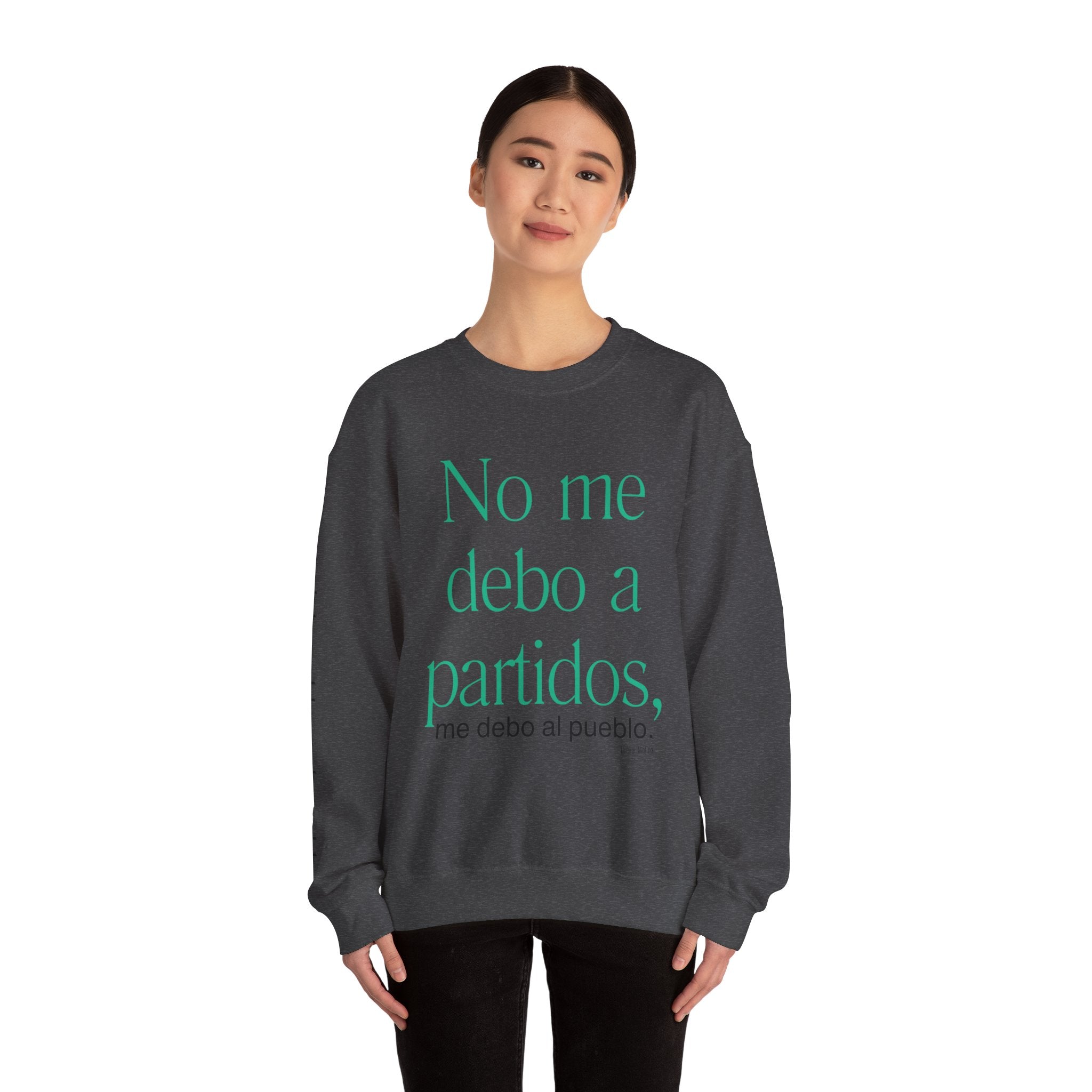 Crewneck Sweatshirt  “No me debo a partidos, me debo al pueblo” Spanish Political Statement