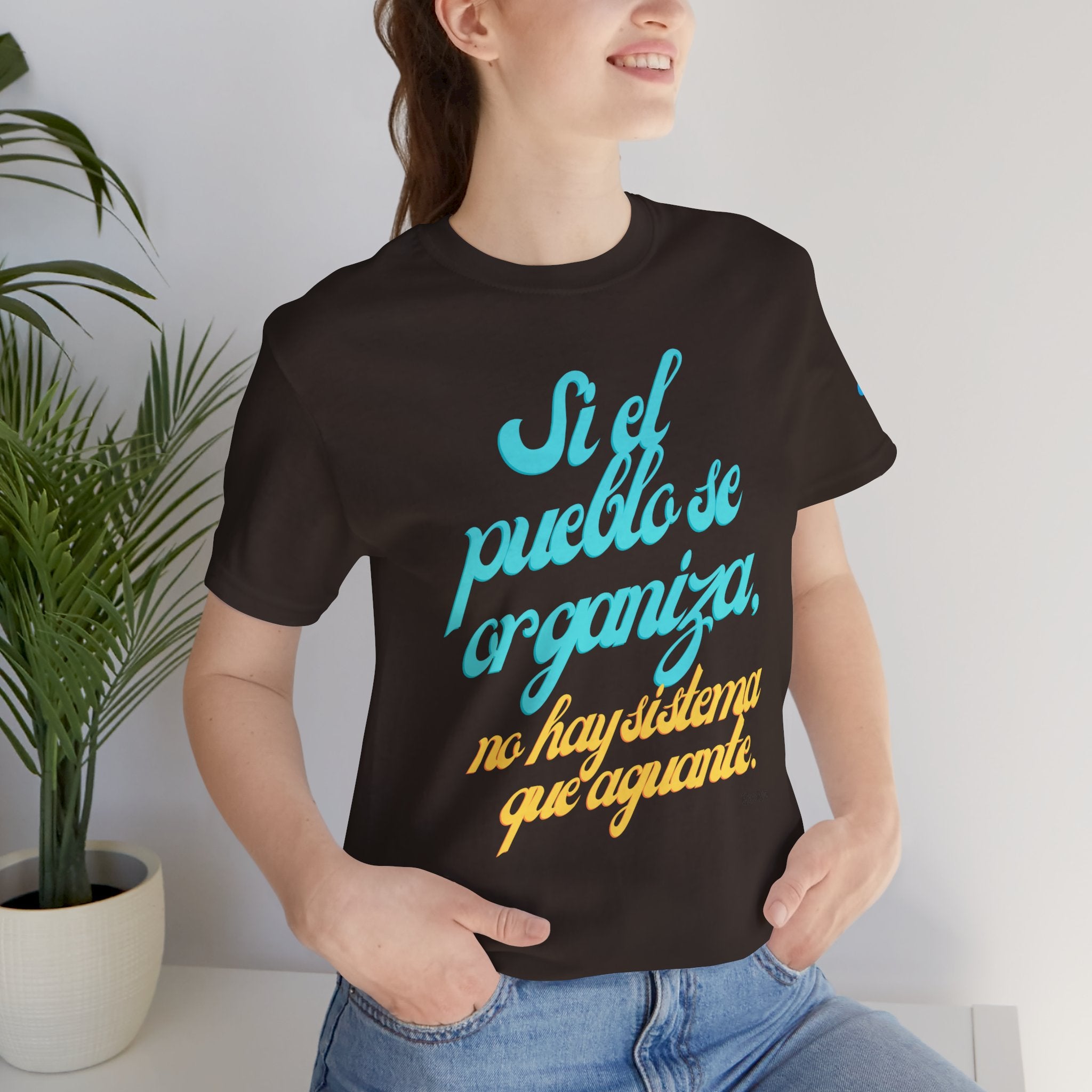 Spanish Script Tee  “Si el pueblo se organiza” Graphic T-Shirt