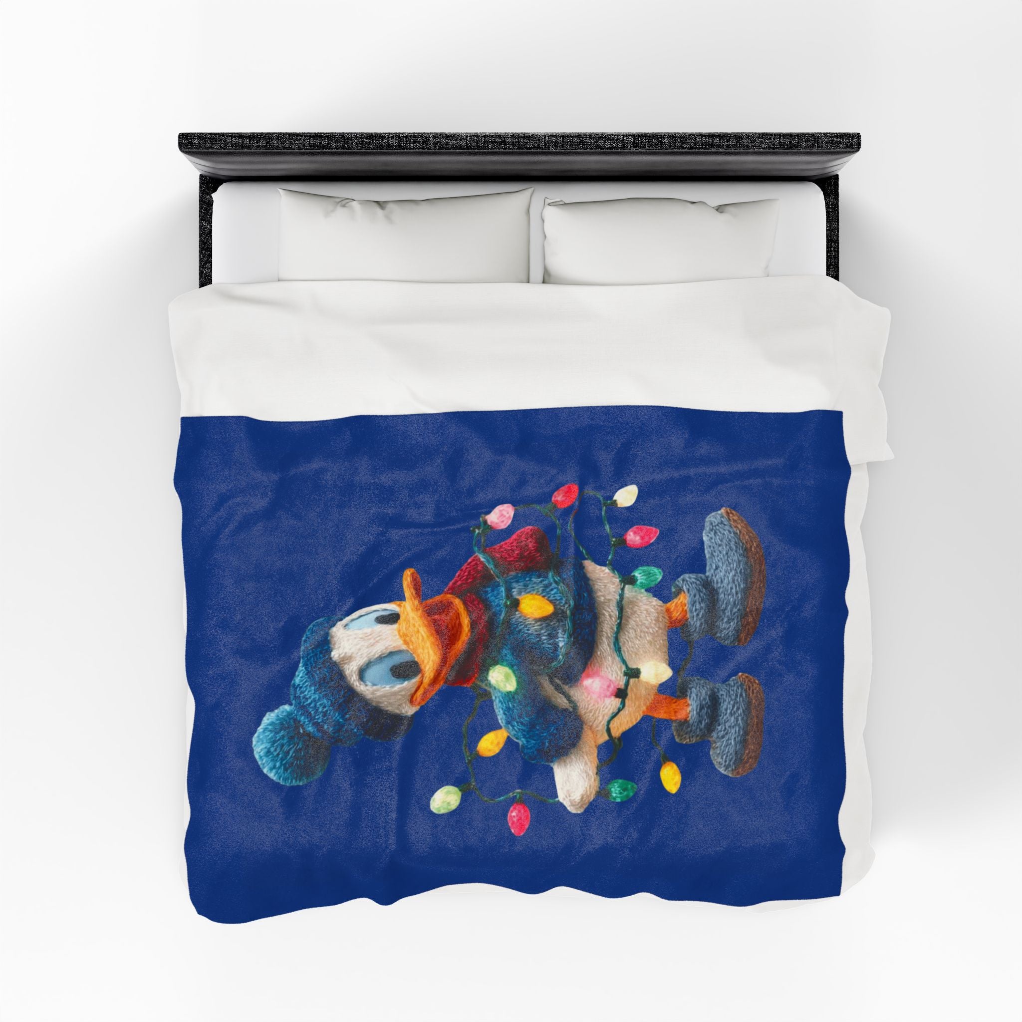Donald Duck Holiday Plush Blanket  Festive Christmas Lights Velveteen Throw