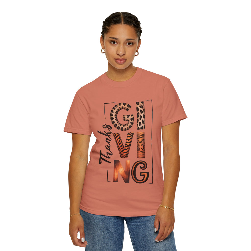 Fall T-Shirts and Sweatshirts Collection Giving Thanks T-Shirt Thanksgiving Graphic Tee with Leopard & Wood Pattern Letters