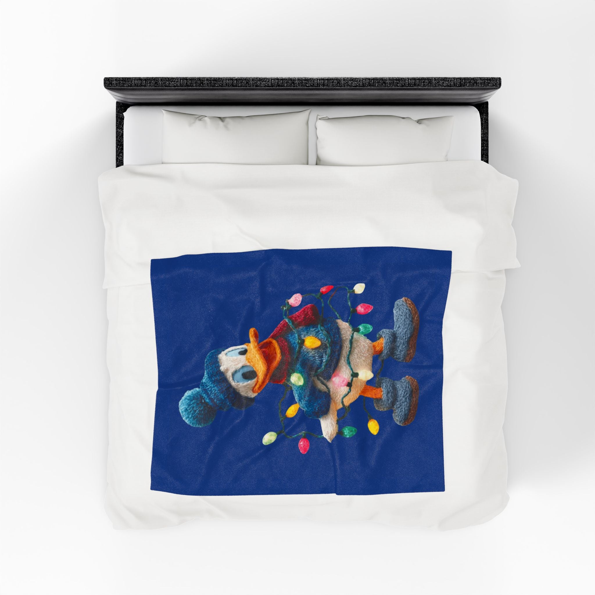 Donald Duck Holiday Plush Blanket  Festive Christmas Lights Velveteen Throw