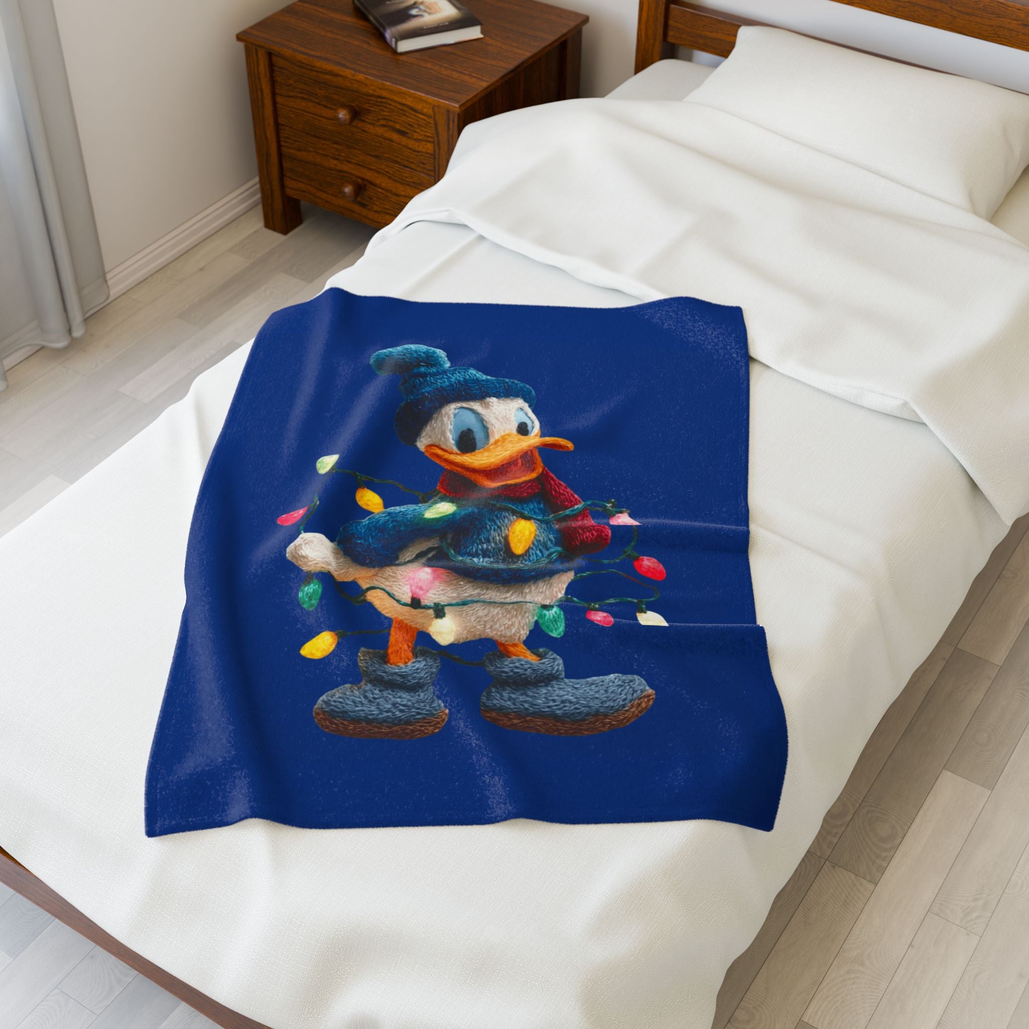 Donald Duck Holiday Plush Blanket  Festive Christmas Lights Velveteen Throw
