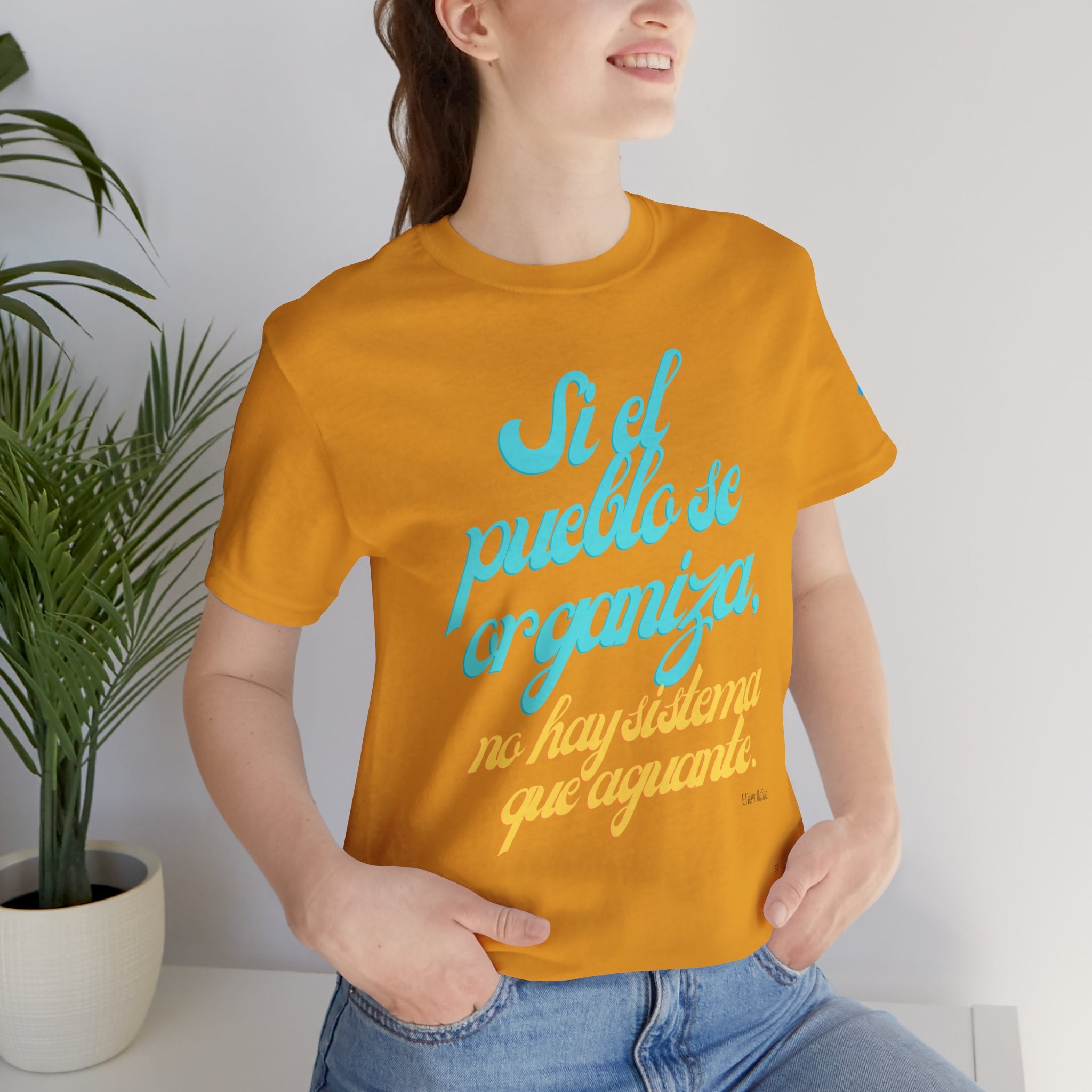 Spanish Script Tee  “Si el pueblo se organiza” Graphic T-Shirt