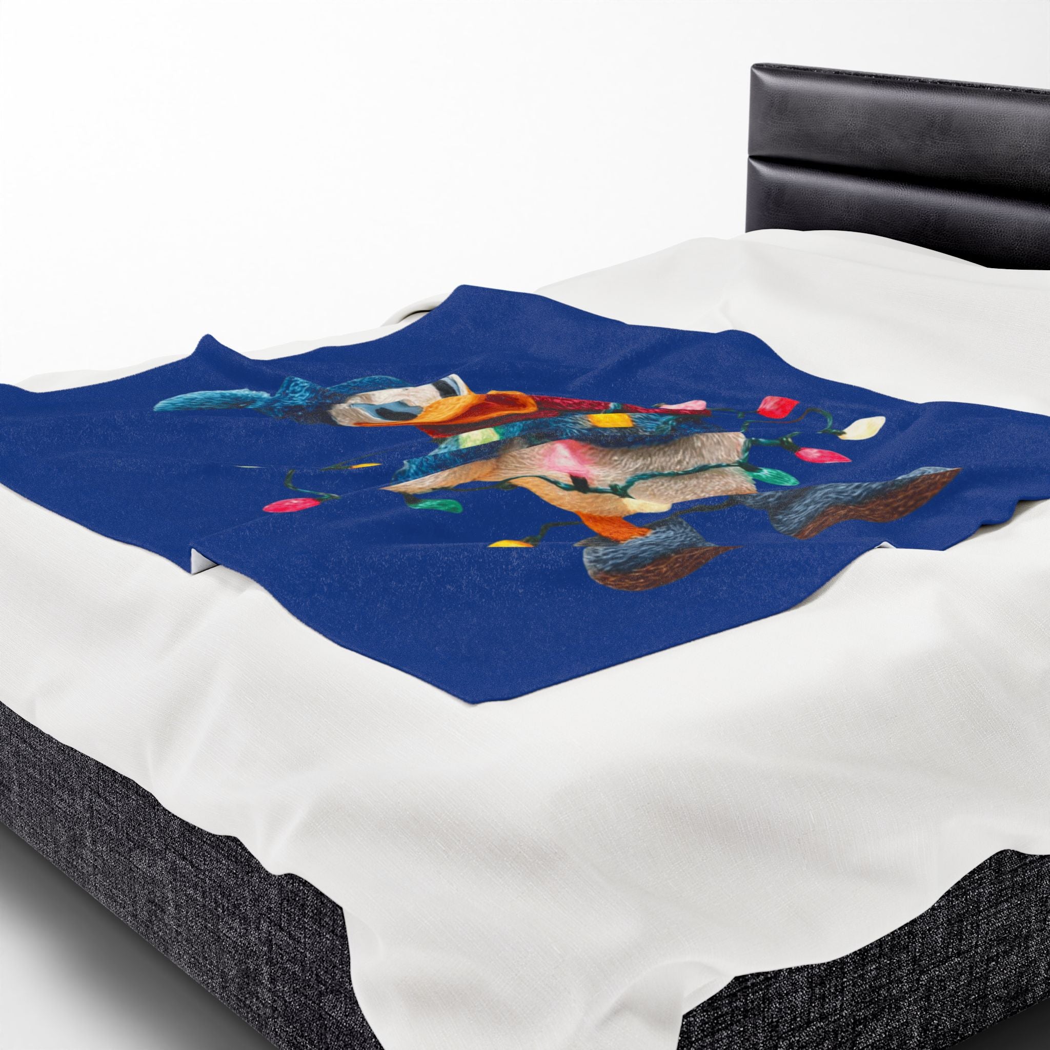 Donald Duck Holiday Plush Blanket  Festive Christmas Lights Velveteen Throw