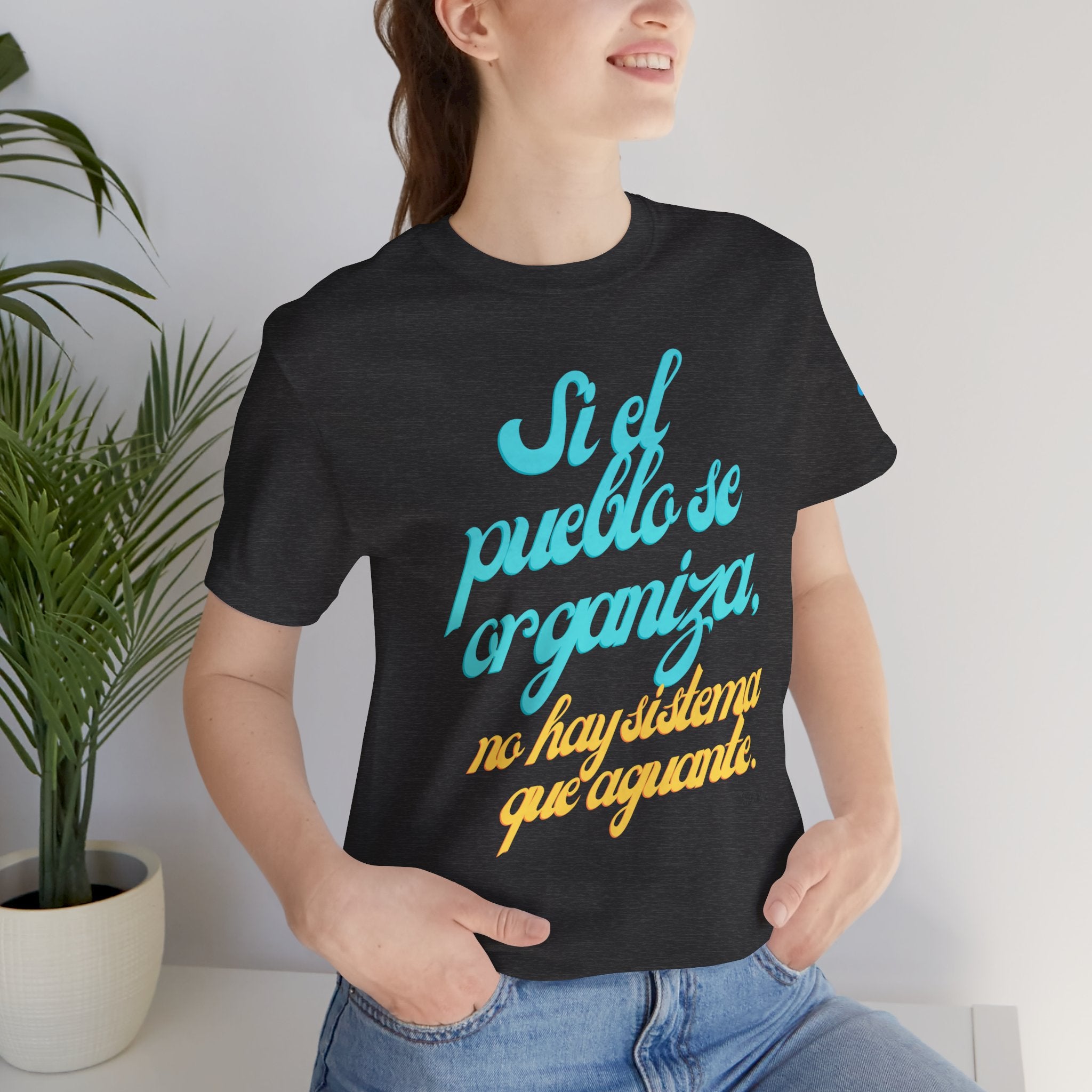 Spanish Script Tee  “Si el pueblo se organiza” Graphic T-Shirt