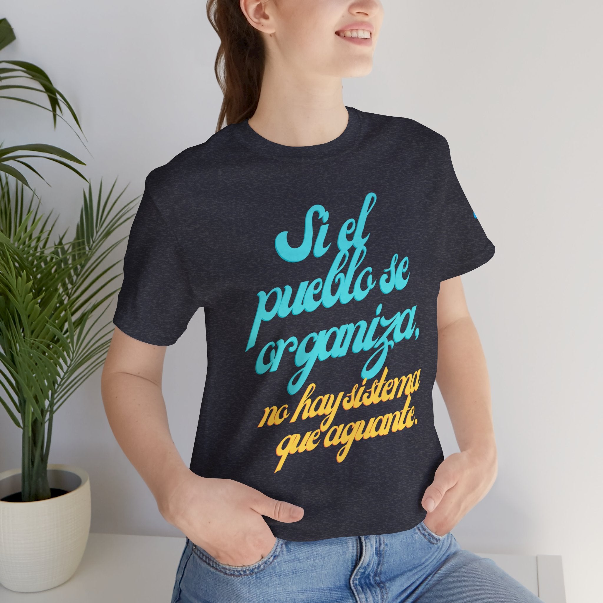Spanish Script Tee  “Si el pueblo se organiza” Graphic T-Shirt