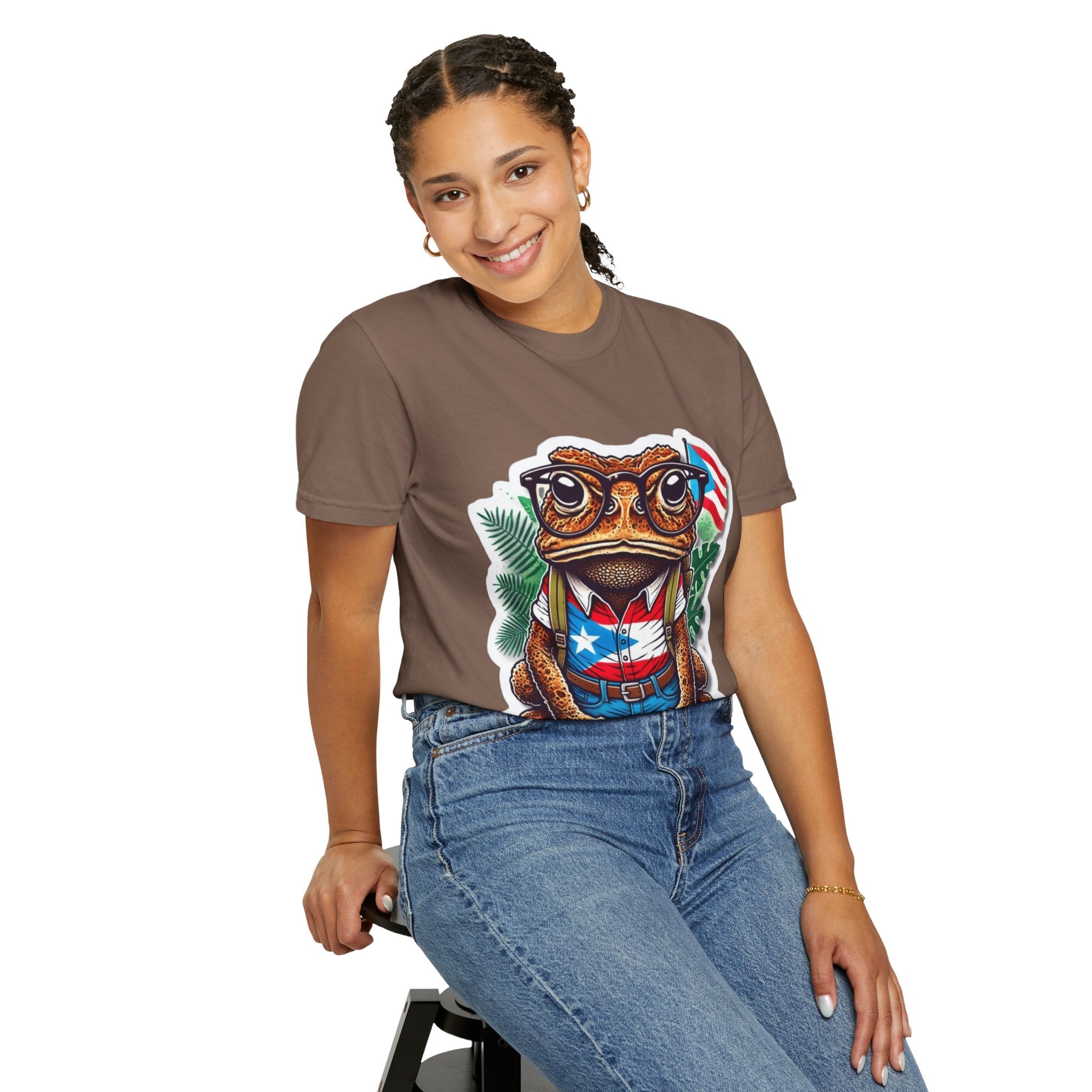 Puerto rico Patriotic Frog T-Shirt, Unisex Garment - Dyed Tee for Nature Lovers, Summer Parties, Luce tu orgullo puertorriqueño con estilo PR - Metamorphosis Creations